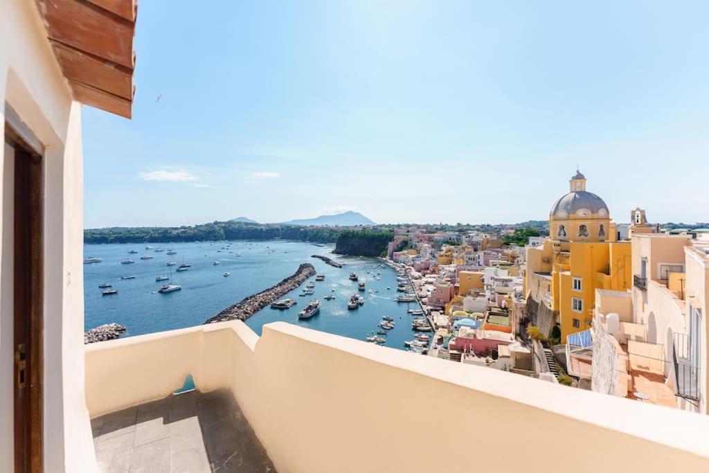 La Casa Di Nina A Corricella Apartment Procida Luaran gambar