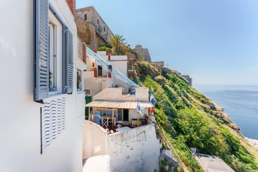 La Casa Di Nina A Corricella Apartment Procida Luaran gambar