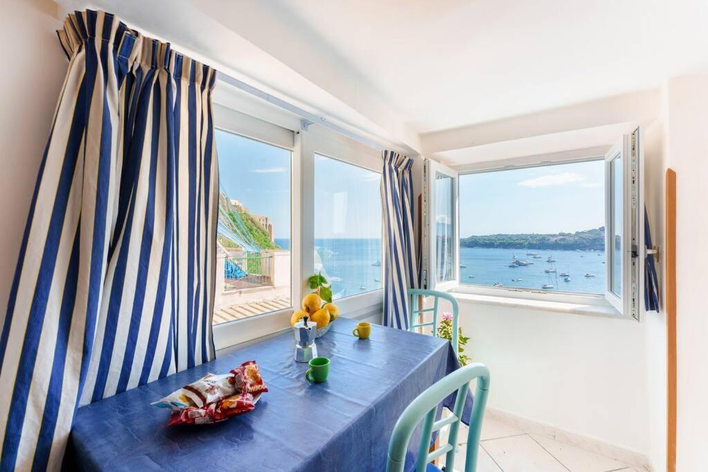 La Casa Di Nina A Corricella Apartment Procida Luaran gambar